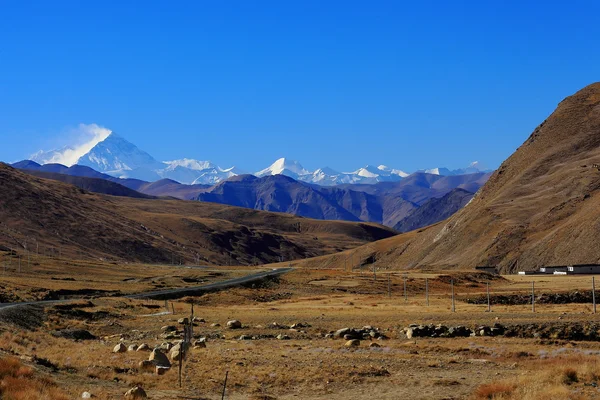 Mount Everest and several Himalayan peaks. Tibet. 1916 — Stock Photo, Image