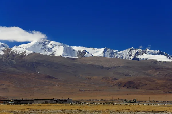Lapche or Labuche Himal section-Himalayas. Tingri-Tibet. 1929 — Stock Photo, Image