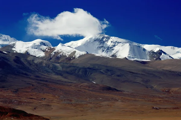 Lapche or Labuche Himal section of the Himalayas. Tingri-Tibet. 1935 — Stock Photo, Image