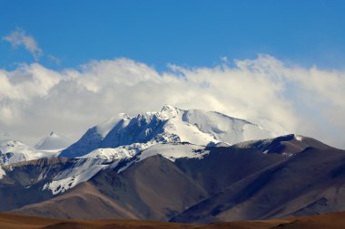 Lapche Kang saçma-L.K.Ii ve arka plan bulutlar L.K.I. Tibet. 1974