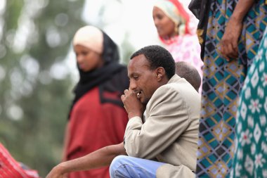 Afar telefonda konuşan adam. Senbete-Etiyopya. 0030
