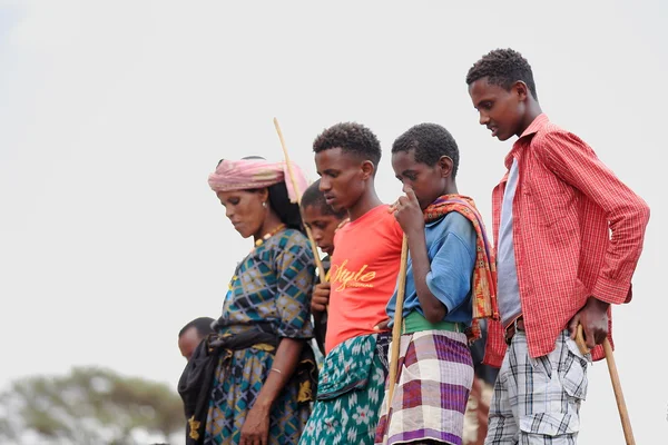 Amharic Frau und junge Hirten-Sonntag-Markt. senbete-äthiopien. 0032 — Stockfoto