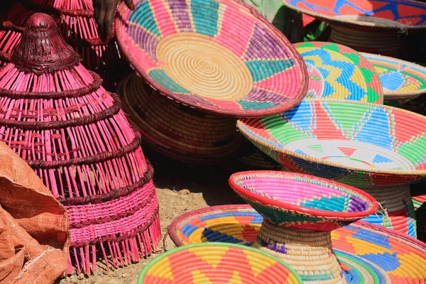 Traditionella basketry på söndag marknaden. Senbete-Etiopien. 0049 — Stockfoto