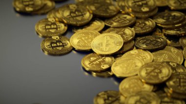 Bir sürü bitcoin kripto altın btc bit para. Siyah arka planda izole edilmiş bir yığın bitcoin madeni parasının yakın çekimi. Engelleme teknolojisi, bitcoin madencilik konsepti. 3d illüstrasyon.