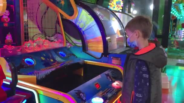 Boy playing childrens slot machines — Stock Video