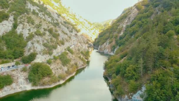 Letecký pohled na jezero San Domenicos v Abruzzu — Stock video