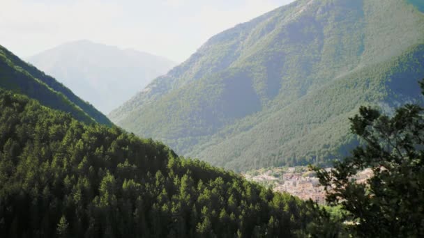 Bergen in de omgeving van Abruzzo — Stockvideo