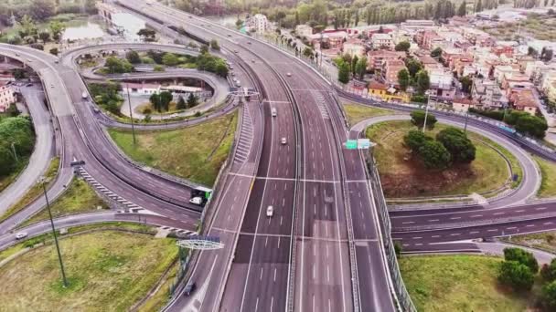 Rotonda aérea arriba hacia abajo ver imágenes de arriba — Vídeos de Stock