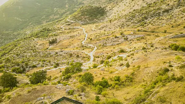 Swirling Road View Aerial View Winding Road Climbs Top City — Stock Photo, Image