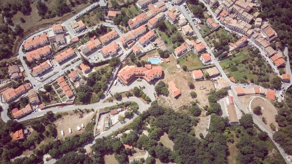 Disparado Desde Vista Pájaro Una Pequeña Ciudad Las Montañas Italia —  Fotos de Stock