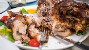 Kapat. Tabakta güzel ve lezzetli yemekler