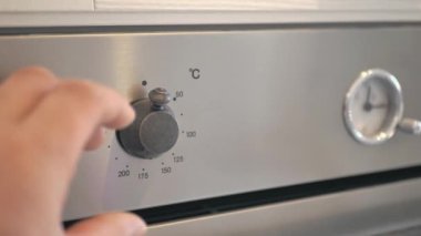 Fırın düğmesini kapatarak elektrikli fırın sıcaklığı ayarlama