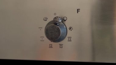 Fırının sıcaklık ayarını aç..