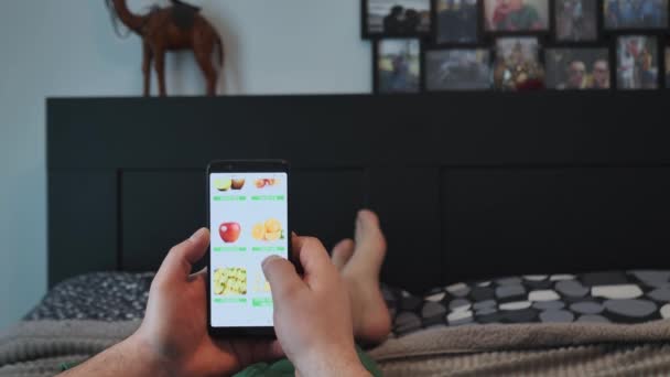 Man chooses vegetables and fruits online — Video Stock