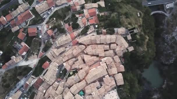 City in the mountains of Barrea Abruzzo Italy — Stock Video