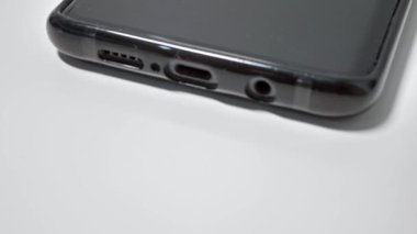 Telefonunuza olan şarj bağlantısını kapatın