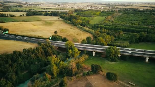 Widok z lotu ptaka widok na autostradę. — Wideo stockowe