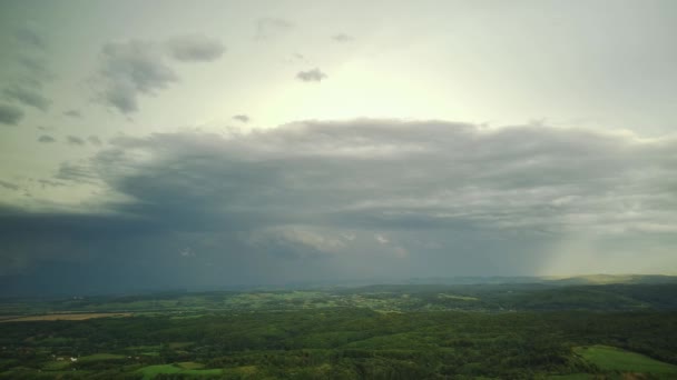 Vidéo de drones aériens 4K. foudre dans le ciel. — Video