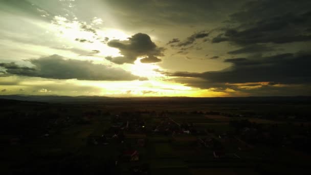 4K luchtfoto drone beelden, zonsondergang vanaf een hoogte — Stockvideo