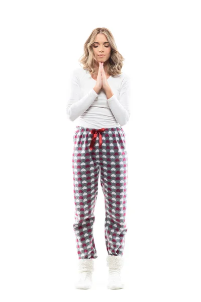 Молода Красива Релігійна Жінка Закритими Очима Молиться Вірою Сплячий Одяг — стокове фото