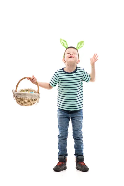 Eccitato Bambino Con Orecchie Coniglio Tenendo Cesto Pasqua Guardando Verso — Foto Stock