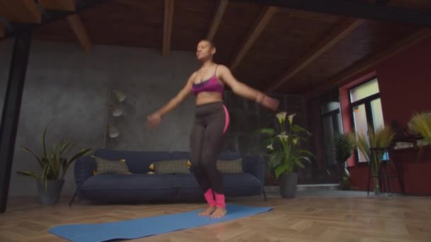 Fitness african female doing jumping jack exercise — Stok Video