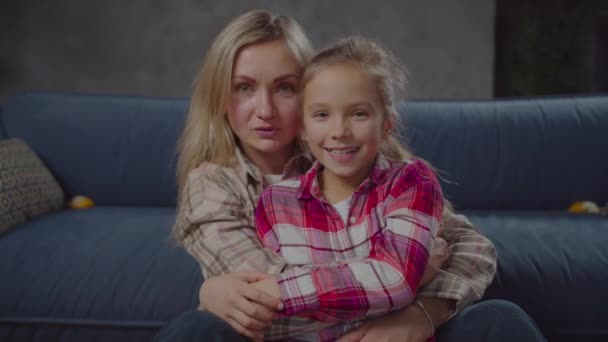 Portrait of joyful mom and daughter hugging indoor — Stock Video