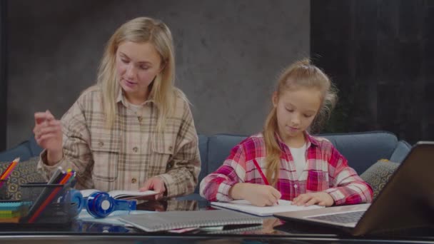 Proud mom praising schoolgirl for studying well — Stock Video