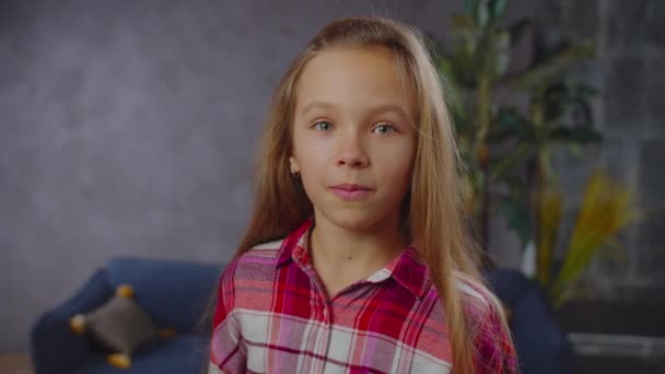 Mischievous little girl making funny faces indoor — Stock Footage Mischievous little girl making funny faces indoor Stock Video