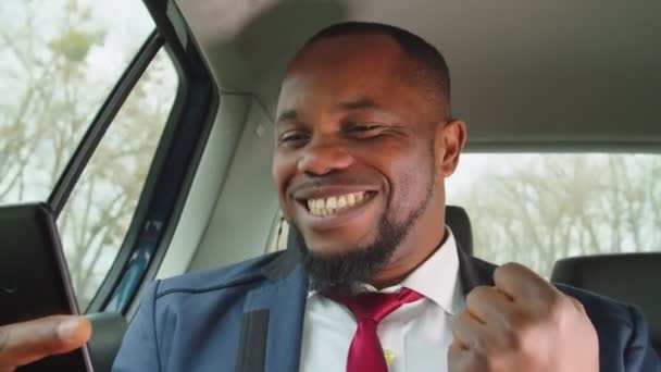 Portrait of excited entrepreneur in car celebrate successful deal — Stok Video