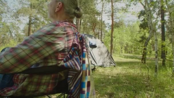 Peaceful middle aged male camper relaxing in summer nature at campsite — Stok video