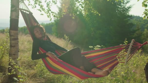 Joyful serene african female tourist sleeping in hammock on mountain hill at dawn — Stock Video