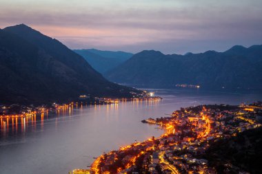 Kotor. Kotor Körfezi manzarası. Karadağ