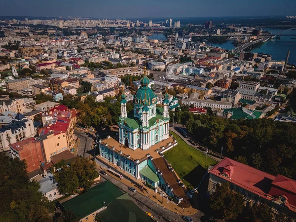 Вид Церкву Святого Андрія Київ — стокове фото
