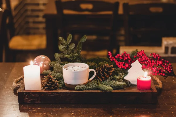 Cioccolata Calda Natale Con Mini Marshmellows Una Vecchia Tazza Ceramica — Foto Stock