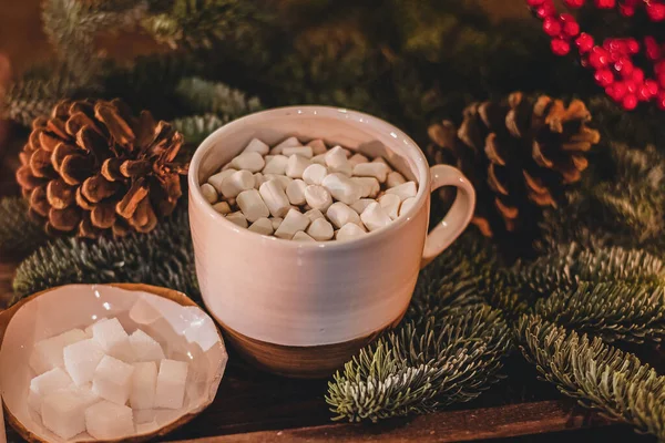 Kerst Warme Chocolademelk Met Mini Marshmellows Een Oude Keramische Mok — Stockfoto