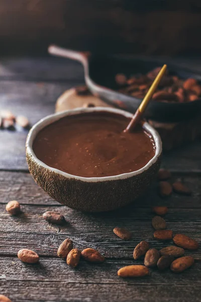 Çiğ kakao kakao çekirdekli kakao kavramı.