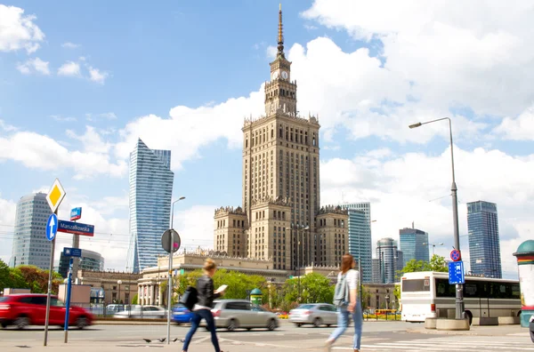 Varšavská ulice s palác kultury a vědy — Stock fotografie