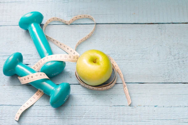 Fitness ve diyet soyut kavram dumbbells ile — Stok fotoğraf