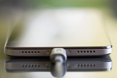 Akıllı telefon pil şarj teknolojisi arka plan kavramı