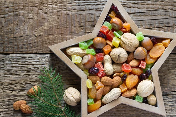 Kerst Noten Gedroogd Fruit Mix Ster Vormige Kom Houten Achtergrond — Stockfoto