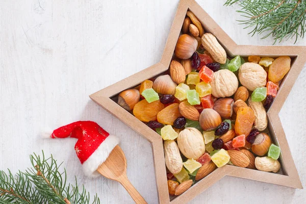 Nueces Navidad Mezcla Frutas Secas Tazón Forma Estrella Sobre Fondo — Foto de Stock