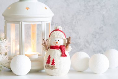 Kardan adamla Noel dekorasyonu