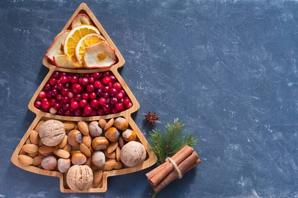 Frutta Guscio Mirtilli Rossi Frutta Secca Ciotola Forma Albero Natale — Foto Stock