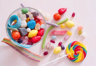 Çeşitli şekerleme ve lolipoplar.