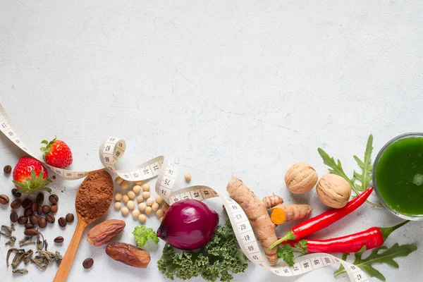苏尔特食品饮食的概念 浅色背景测量带高蛋白激活剂食品精选 — 图库照片