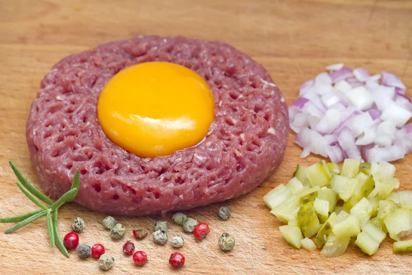 Beef raw tartare with yolk onion and cucumber — Stock Photo, Image