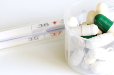 termometre ve ilaç Eczacılık genel kavram