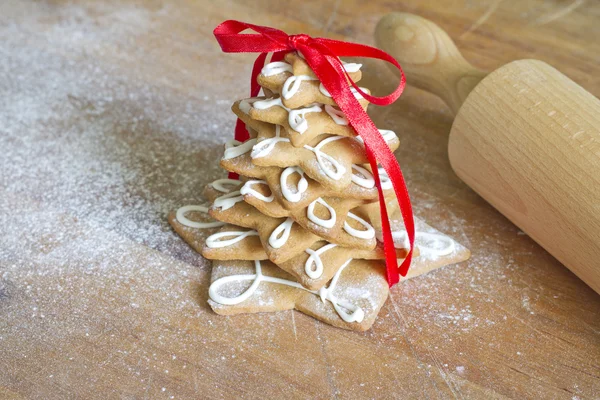 Albero di pan di zenzero di Natale su tavola vintage — Foto Stock
