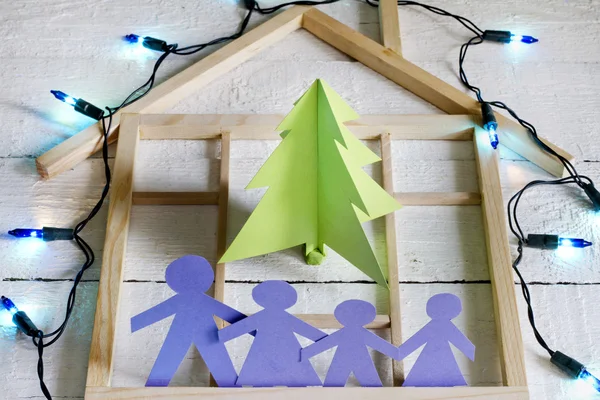 Árbol de papel de Navidad y familia abstracto concepto único —  Fotos de Stock